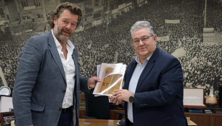 Νίκος Γόδας: Το αρχείο του αείμνηστου άσου του Ολυμπιακού κατέληξε στο Κ.Κ.Ε.