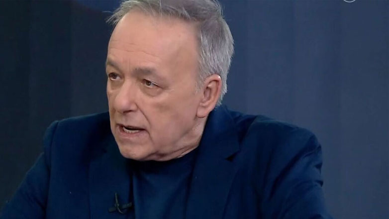 Ανδρέας Μικρούτσικος: «Ο Θάνος ζει μέσα μου αλλά δεν υπάρχει, αυτό είναι αφόρητο»