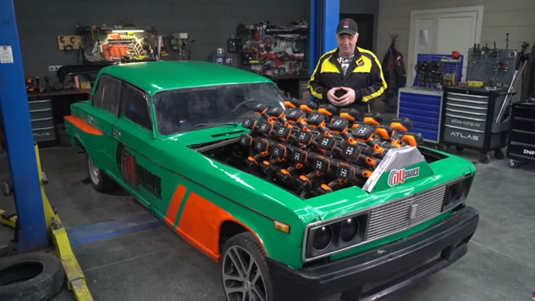 Πόσα δραπανοκατσάβιδα με μπαταρία, χρειάζονται για να κινήσουν ένα Lada; Ιδού η απάντηση (Βίντεο)