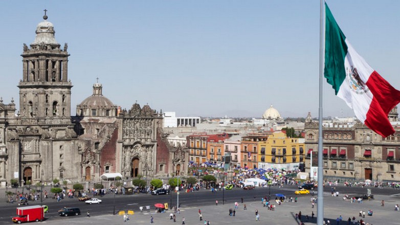 Αναστέλλονται για έναν μήνα οι δασμοί στο Μεξικό