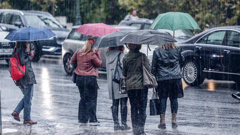 Σφοδρές καταιγίδες και ισχυροί άνεμοι στο μεγαλύτερο μέρος της χώρας