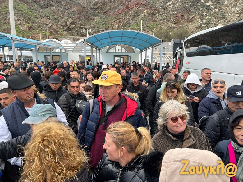 Σαντορίνη: Κατά εκατοντάδες αποχωρούν κάτοικοι και εργαζόμενοι