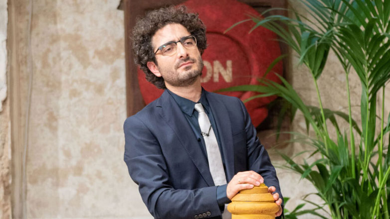 Λάμπρος Φισφής: «Έχω αρκετά κοινά με τον χαρακτήρα μου στο “Έχω παιδιά”» – Η εξομολόγηση για τη σύζυγό του