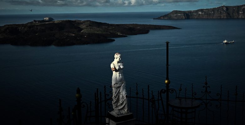 Σείεται η γη στη Σαντορίνη