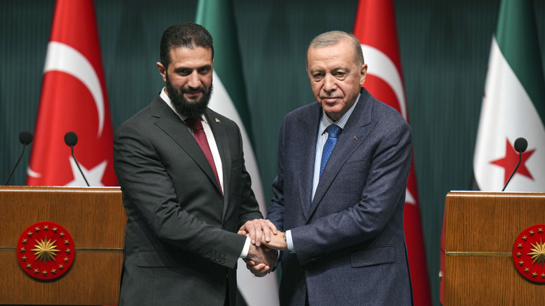 Συνάντηση Ερντογάν με τον μεταβατικό πρόεδρο της Συρίας