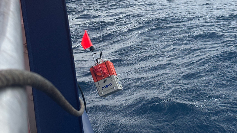 Εγκαθιστούν υποθαλάσσιους σεισμογράφους στη Σαντορίνη