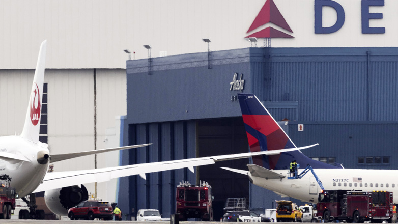 Ιαπωνικό αεροσκάφος χτύπησε αεροπλάνο της Delta Air Lines ενώ τροχοδρομούσε στο Σιάτλ