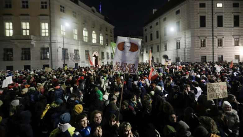 Αυστρία: Διαδήλωση κατά της πιθανής συγκυβέρνησης υπό το ακροδεξιό FPÖ Αυστρία: Διαδήλωση κατά της πιθανής συγκυβέρνησης υπό το ακροδεξιό FPÖ