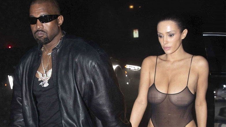 Δεν «ιδρώνει το αυτί» της Bianca Censori – Νέα «καυτή» εμφάνιση μετά τον σάλο στο red carpet των Grammy