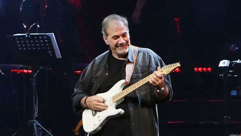 Ο Δημήτρης Σταρόβας αποκαλύπτει: «Έχω εισπράξει ευχές και αγάπη για τρεις ζωές» Ο Δημήτρης Σταρόβας αποκαλύπτει: «Έχω εισπράξει ευχές και αγάπη για τρεις ζωές»