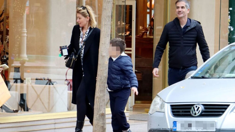 Κώστας Μπακογιάννης – Σία Κοσιώνη: Στο Κολωνάκι για ψώνια μαζί με τον 7χρονο γιο τους, Δήμο