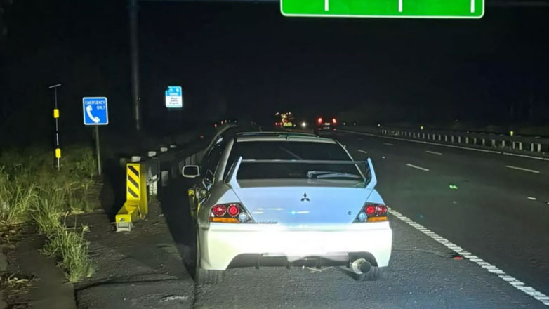 21χρονος πήρε το Mitsubishi EVO IX της μητέρας του και «πιάστηκε» να πηγαίνει με 180χλμ./ώρα