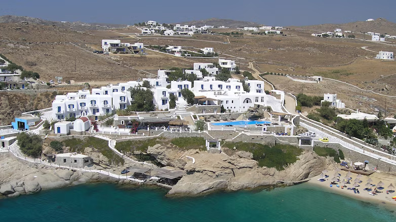 Πόλεμος Κούγια – Αγαπηνού για το ξενοδοχείο στη Μύκονο Πόλεμος Κούγια – Αγαπηνού για το ξενοδοχείο στη Μύκονο