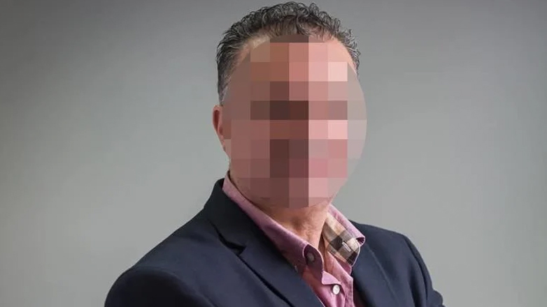 Άλιμος: Γυμνές φωτογραφίες ανά ηλικία είχε ο 52χρονος καθηγητής