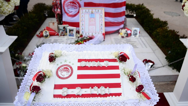 Σύσσωμη η οικογένεια του Ολυμπιακού στο μνημόσυνο για τα θύματα της Θύρας 7