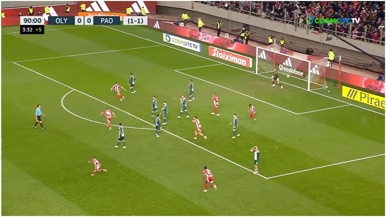 Στο ίδιο κόμπλεξ θεατές