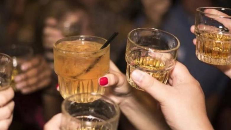 Πάτρα: Έφοδος της ΕΛ.ΑΣ. σε νυχτερινά καταστήματα για ποτά «μπόμπες»