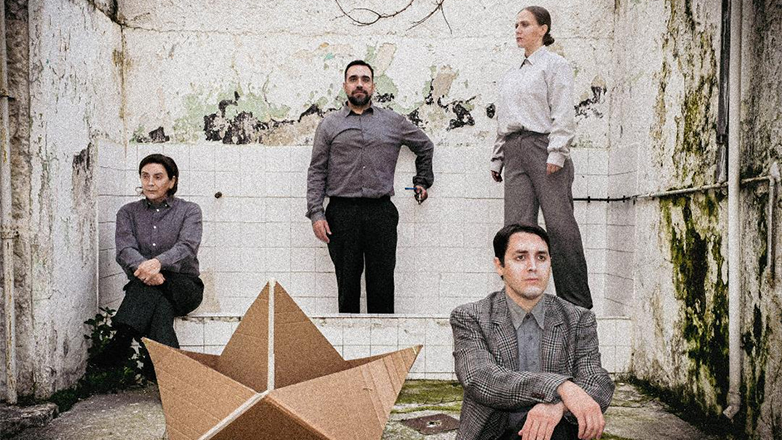 «Χρονικό» σε σκηνοθεσία Βασίλη Καλφάκη στο Θέατρο 104