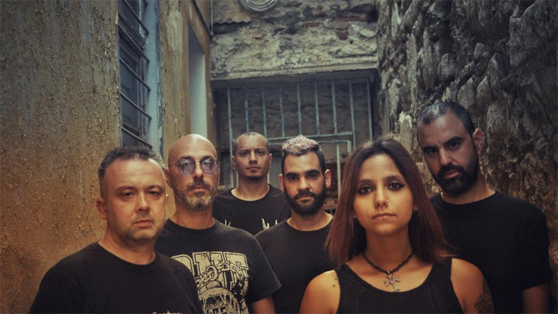 Η Αναΐς Βάθη μάς παρουσιάζει το συγκρότημα Κούπες: Ακροβατώντας ανάμεσα στην ροκ και την παράδοση!