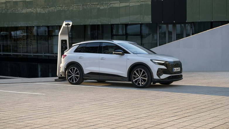 Το νέο ηλεκτροκίνητο Audi Q4 e-tron διαθέσιμο από 46.680 ευρώ