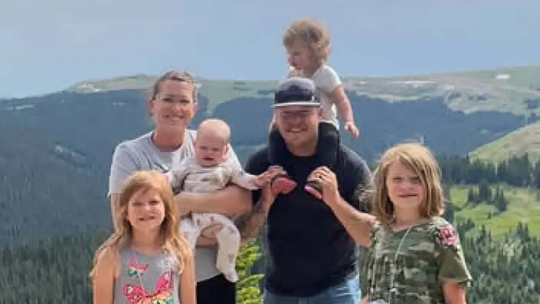 Πυροβόλησε τις 4 κόρες της στο κεφάλι και στη συνέχεια αυτοκτόνησε Πυροβόλησε τις 4 κόρες της στο κεφάλι και στη συνέχεια αυτοκτόνησε