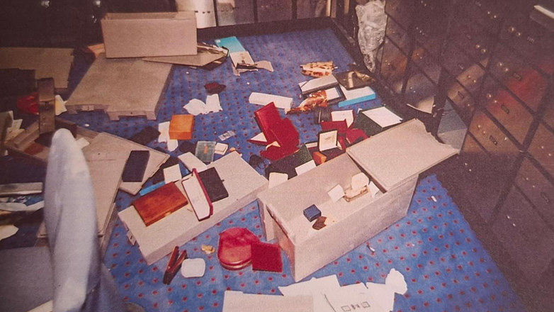 Ριφιφί 4 εκατ. στην Κηφισιά: Φωτογραφικά ντοκουμέντα από την τράπεζα