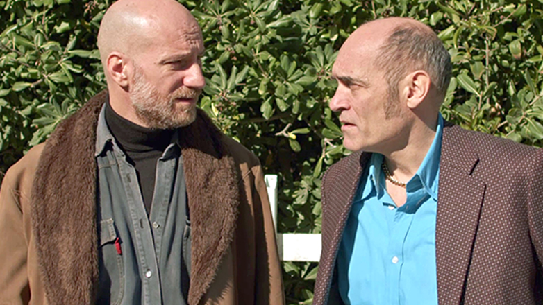 «Η παραλία»: Ο Διονύσης αποκαλύπτει στη Μαίρη σκοτεινά μυστικά από την Κατοχή που στοιχειώνουν την οικογένειά του