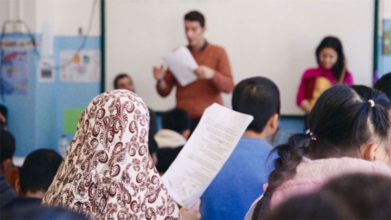 Ένας «Γάτος», περιδιαβαίνει στα σχολεία κάνοντας μαθήματα μουσικής και αισιοδοξίας