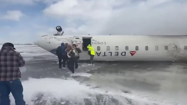 Συντριβή αεροσκάφους στο Τορόντο – 15 τραυματίες