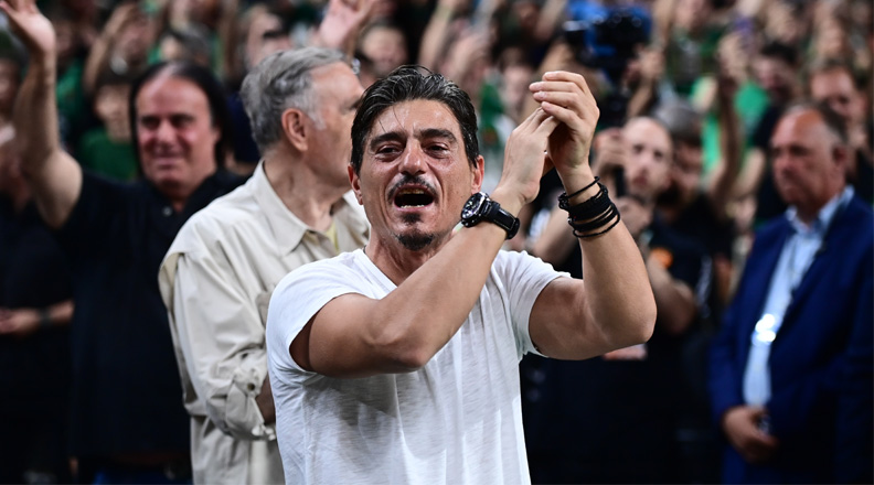 «Το πρώτο για φέτος»: Η ανάρτηση του Γιαννακόπουλου με το τρόπαιο του Κυπέλλου στο γραφείο του!