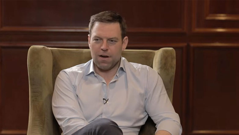 Στέφανος Κασσελάκης: «Οι γονείς μου είχαν γνωρίσει την αρραβωνιαστικιά μου, αλλά δεν περίμεναν ότι θα υπήρχε τέτοια στροφή»