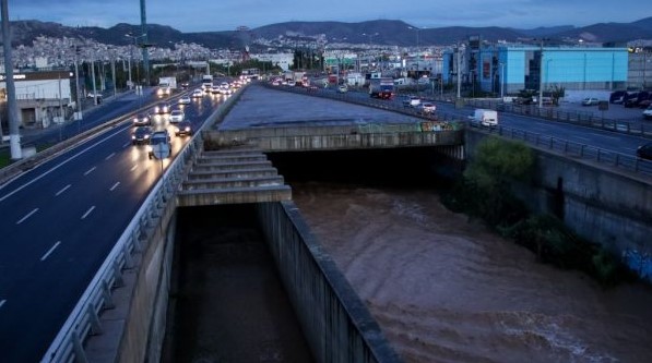 Κομφούζιο στον Κηφισό από τροχαίο