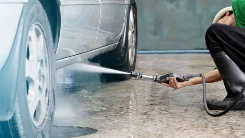 Σε έπιασαν να κλέβεις στο super market; Η τιμωρία σου θα είναι να πλένεις τα αυτοκίνητα στο παρκινγκ