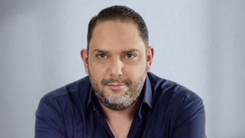 Στέλιος Διονυσίου: Επανακυκλοφορεί ένα από τα σπουδαιότερα ζεϊμπέκικα της πορείας του, «Πες του μάγκα»