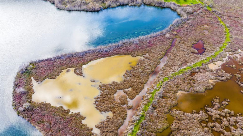 Πανδαισία χρωμάτων στη Λίμνη Μουστού στην Βόρεια Κυνουρία