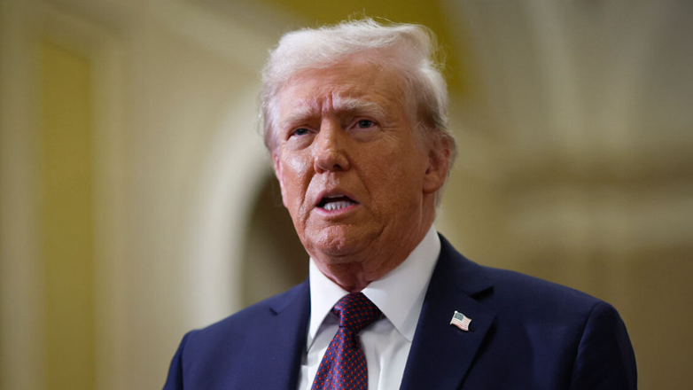 Ο Τραμπ μιλά για δασμούς περίπου 25% στα εισαγόμενα αυτοκίνητα Ο Τραμπ μιλά για δασμούς περίπου 25% στα εισαγόμενα αυτοκίνητα