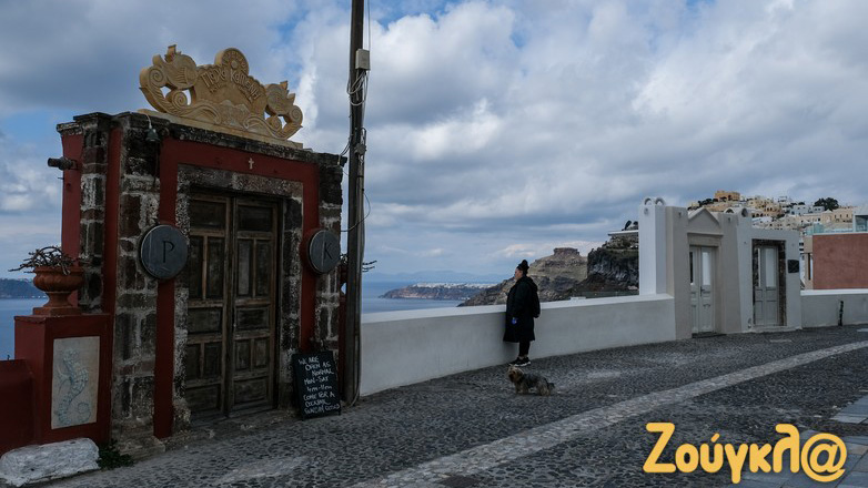 Καθημερινές στιγμές στην ταλαιπωρημένη Σαντορίνη