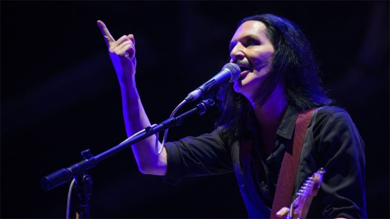 Ο τραγουδιστής των Placebo διώκεται ποινικά επειδή είχε αποκαλέσει τη Μελόνι «φασίστρια και ρατσίστρια»