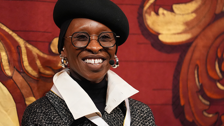 Η πολυβραβευμένη Σίνθια Ερίβο θα είναι η οικοδέσποινα των βραβείων Tony