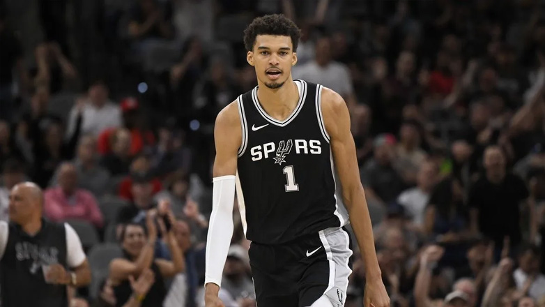 Σοκ στους Σπερς: Τέλος η σεζόν για τον Γουεμπανιαμά, λόγω θρόμβωσης