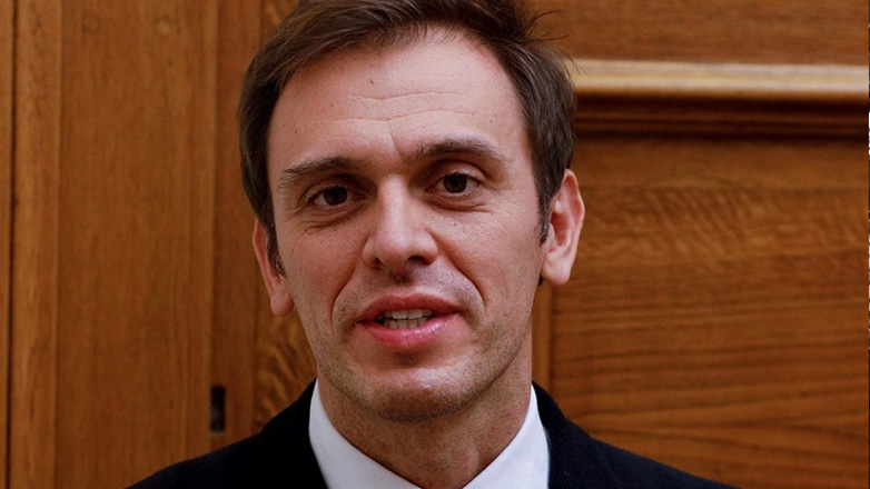 Επεισόδιο στη Βουλή με τον Δημήτρη Μάντζο και συνεργάτιδα του ΠΑΣΟΚ