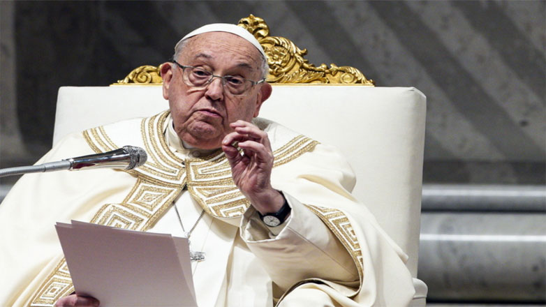 Ιταλία: «Όλοι ελπίζουμε ο πάπας να ξεπεράσει την πνευμονία» λένε οι γιατροί