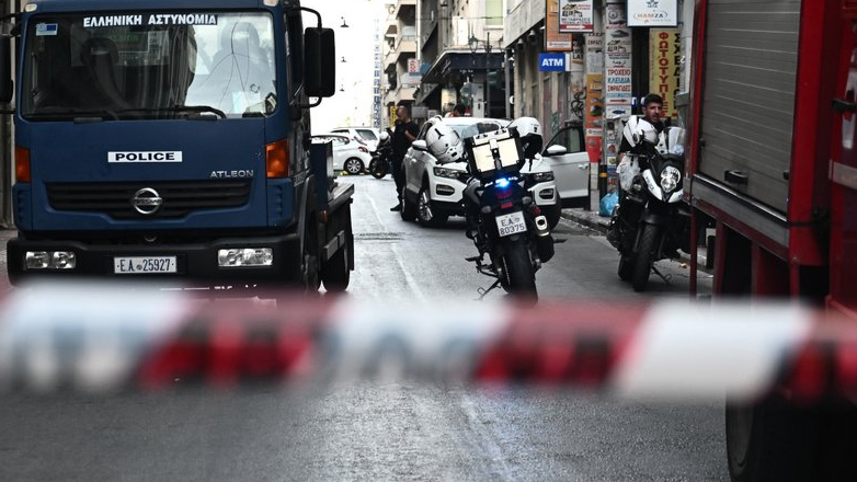 Πειραιάς: Αποκλείστηκε η Τσαμαδού μετά από τηλεφώνημα για βόμβα