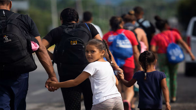 Οι αξιωματούχοι του Tραμπ ξεκινούν την εκτόπιση χιλιάδων ασυνόδευτων παιδιών μεταναστών Οι αξιωματούχοι του Tραμπ ξεκινούν την εκτόπιση χιλιάδων ασυνόδευτων παιδιών μεταναστών