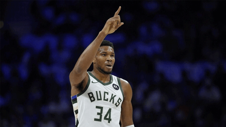 Γιάννης Αντετοκούνμπο: «Πανηγύρισε» για τη νίκη των Bucks με Παντελή Παντελίδη