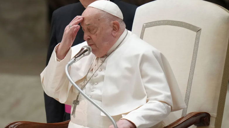 Πάπας Φραγκίσκος: «Ελαφρά βελτιωμένη η κατάσταση της υγείας του»
