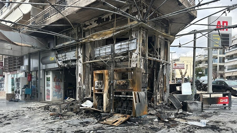 Τη «Greek mafia» βλέπει η ΕΛ.ΑΣ. πίσω από τον εμπρησμό βενζινάδικου στην Αργυρούπολη