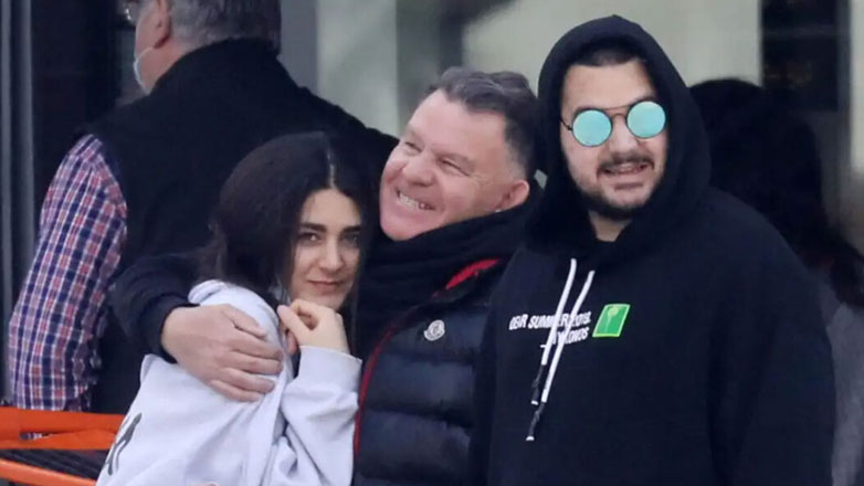 Ξεσπούν τα παιδιά του Αλέξη Κούγια σε νέα ανακοίνωση: «Απαιτούμε να φύγετε από το νοσοκομείο» Ξεσπούν τα παιδιά του Αλέξη Κούγια σε νέα ανακοίνωση: «Απαιτούμε να φύγετε από το νοσοκομείο»