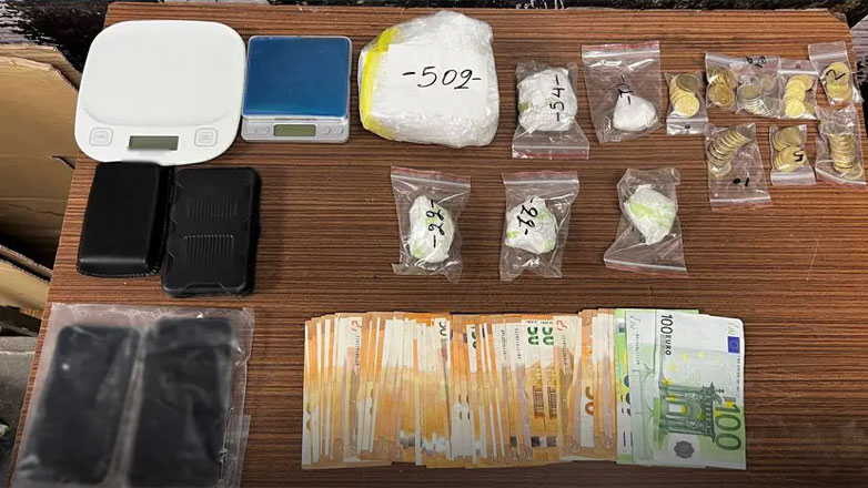 Συνελήφθησαν δύο νεαροί που διακινούσαν κοκαΐνη στην Αθήνα