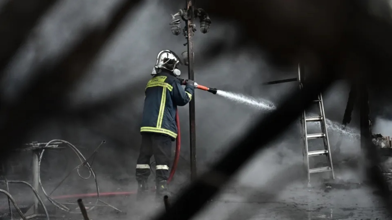 Φωτιά σε επιχείρηση στην Λεωφόρο Βάρης – Κορωπίου
